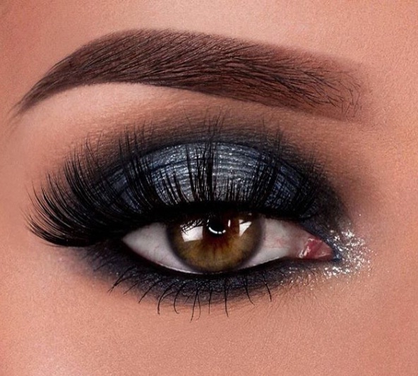 Black Eye Makeup Is All The Rage For The New Year BEAUTY