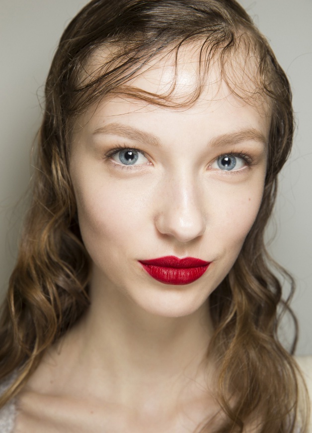 Elegant Red Lipstick Looks From The Fall/Winter 2016 Runways | BEAUTY
