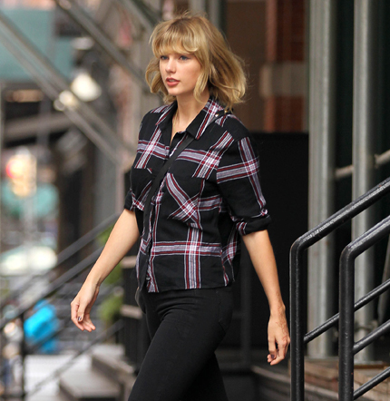 Taylor Swift Outside of her TriBeCa Apartment | FASHION