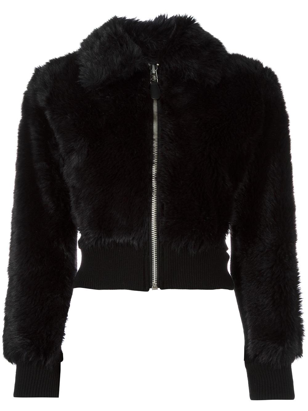 Copy Bella Hadid’s Black Fur Coat And Skinny Denim | FASHION